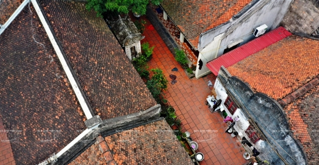 Вид с высоты птичьего полета на традиционные дома в деревне Кы Да. Фото: VNA/VNS